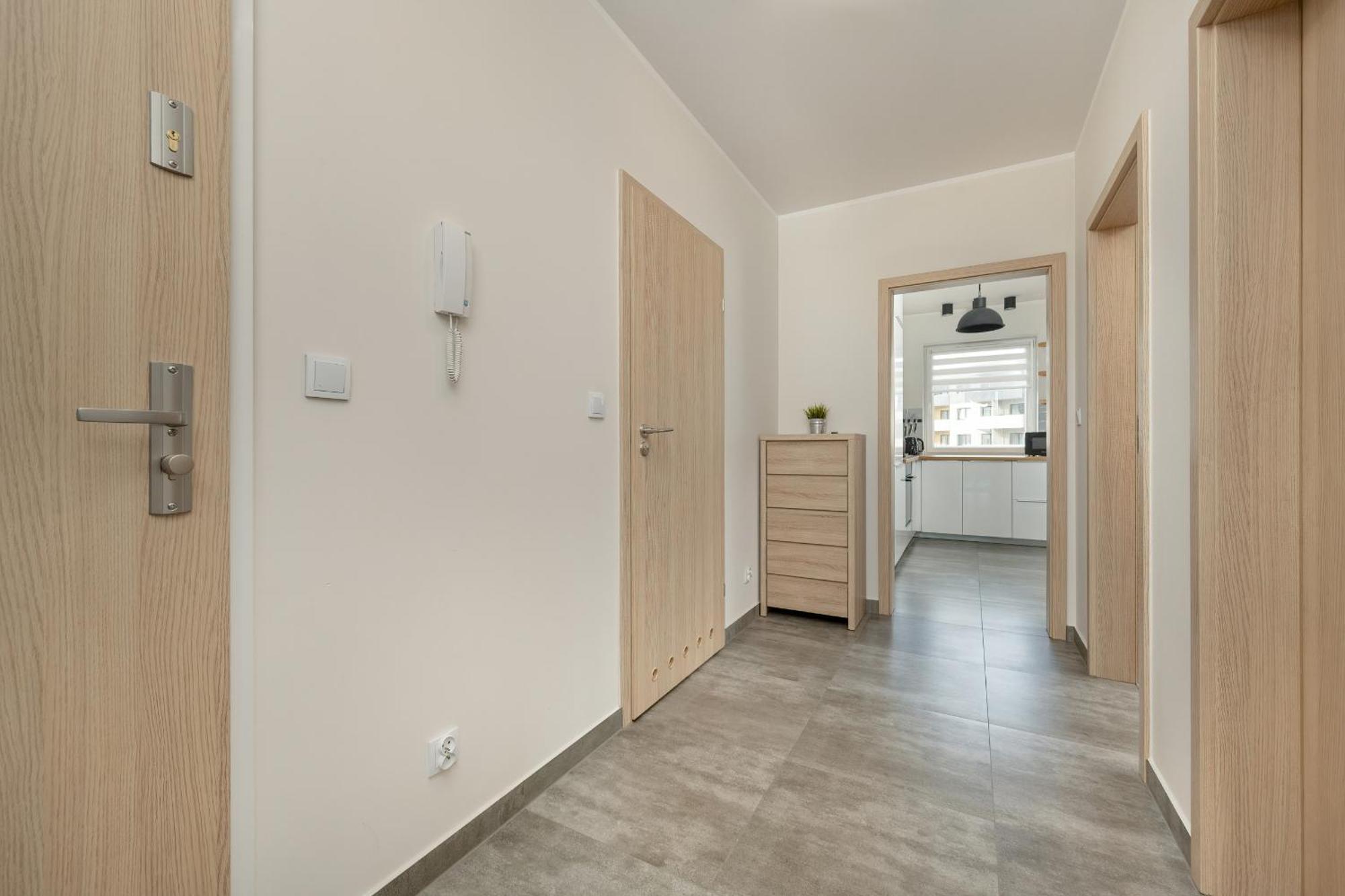 One Bedroom Apartment Nadodrze With Free Garage Wroclaw By Noclegi Renters Bagian luar foto