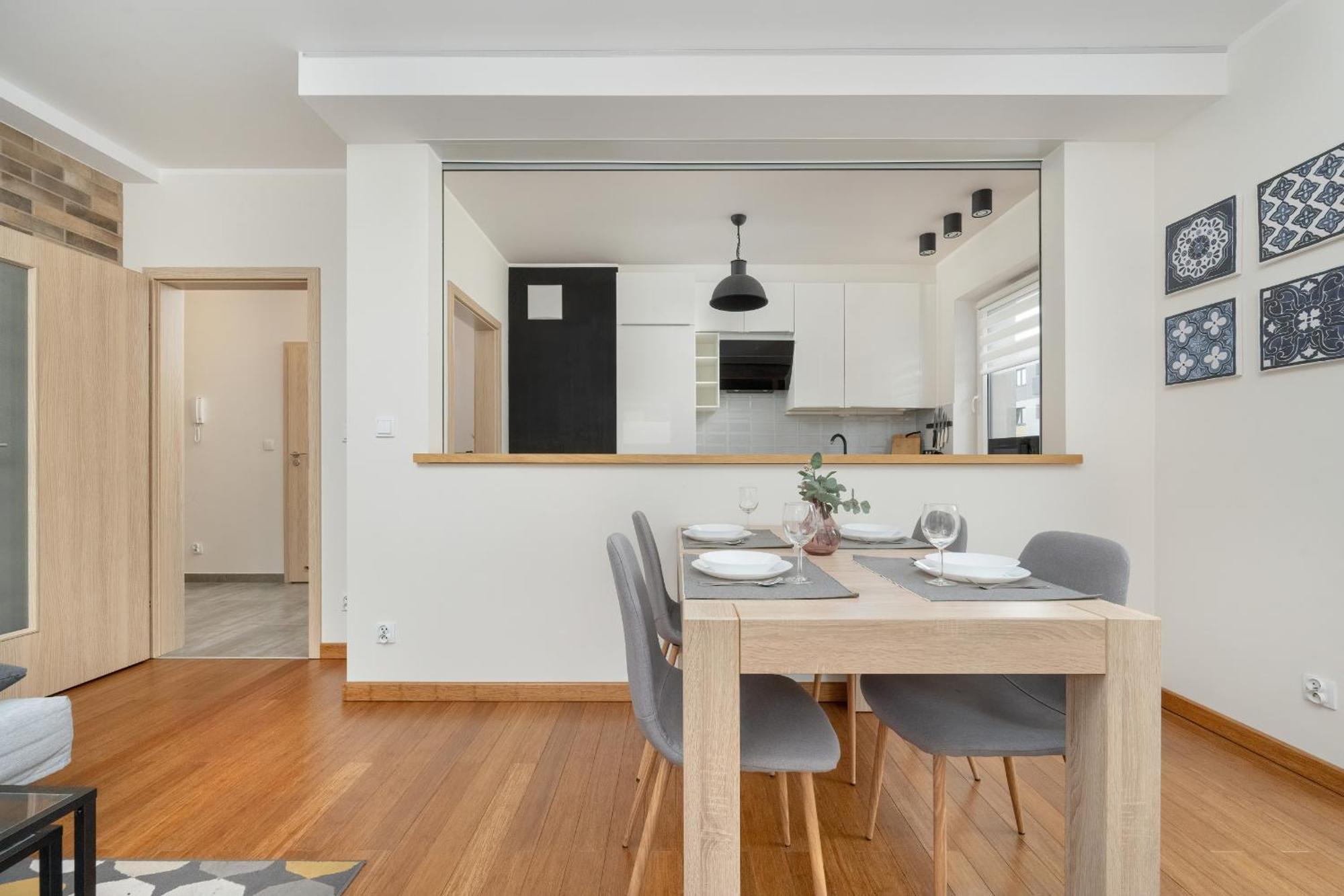 One Bedroom Apartment Nadodrze With Free Garage Wroclaw By Noclegi Renters Bagian luar foto